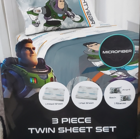 NWT Buzz Lightyear 3 pc twin set with Bonus Throw - Picture 2 of 9